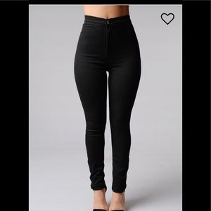 Fashion Nova Jeans size 0